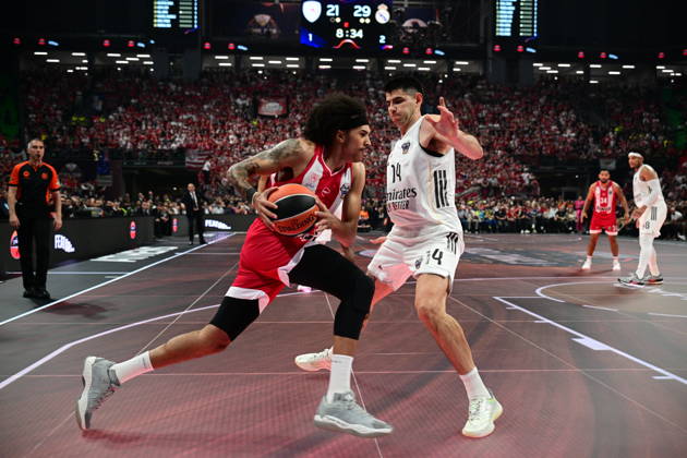 EuroLeague Basketball Final 4 - Champions Game, Olympiacos Piraeus vs Real Madrid - Tyson Ward, 3 of Olympiacos Piraeus in action against Tyson Ward, 3 of Real Madrid during the 2026 EuroLeague Championship Game Olympiacos Piraeus vs Real Madrid at Telekom Center Athens on May 24, 2026 in Athens, Greece. ATHENS Greece Copyright: xOnexInchxProductionsx 6982025