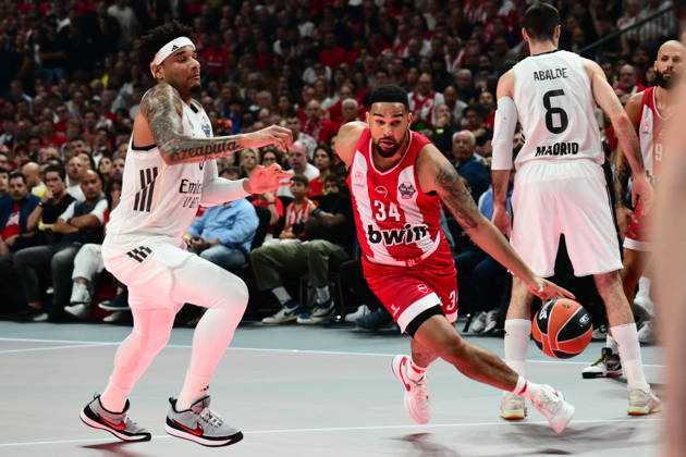 EuroLeague Basketball Final 4 - Champions Game, Olympiacos Piraeus vs Real Madrid - Cory Joseph, 34 of Olympiacos Piraeus in action during the 2026 EuroLeague Championship Game Olympiacos Piraeus vs Real Madrid at Telekom Center Athens on May 24, 2026 in Athens, Greece. ATHENS Greece Copyright: xOnexInchxProductionsx 6982033