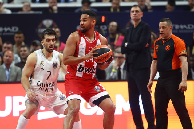 EuroLeague Basketball Final 4 - Champions Game, Olympiacos Piraeus vs Real Madrid - Cory Joseph, 34 of Olympiacos Piraeus in action against Facundo Campazzo, 7 of Real Madrid during the 2026 EuroLeague Championship Game Olympiacos Piraeus vs Real Madrid at Telekom Center Athens on May 24, 2026 in Athens, Greece. ATHENS Greece Copyright: xOnexInchxProductionsx 6982064