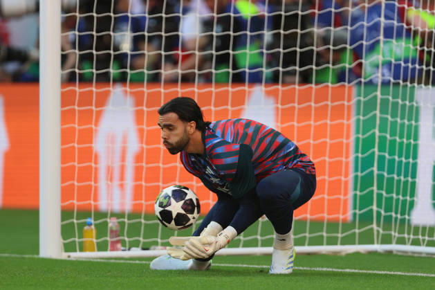 Paris Saint-Germain v Arsenal FC - UEFA Champions League Final 2026 David Raya, goalkeeper of Arsenal warms up before the UEFA Champions League Final 2026 match between Paris Saint-Germain and Arsenal FC at Puskas Arena on May 30, 2026 in Budapest, Hungary. WARNING! This Photograph May Only Be Used For Newspaper And Or Magazine Editorial Purposes. May Not Be Used For Publications Involving 1 player, 1 Club Or 1 Competition Without Written Authorisation From Football DataCo Ltd. For Any Queries, Please Contact Football DataCo Ltd on +44 (0) 207 864 9121 Budapest Puskas Arena Hungary Hungary Copyright: xAllstarxPicturexLibraryxLtdx