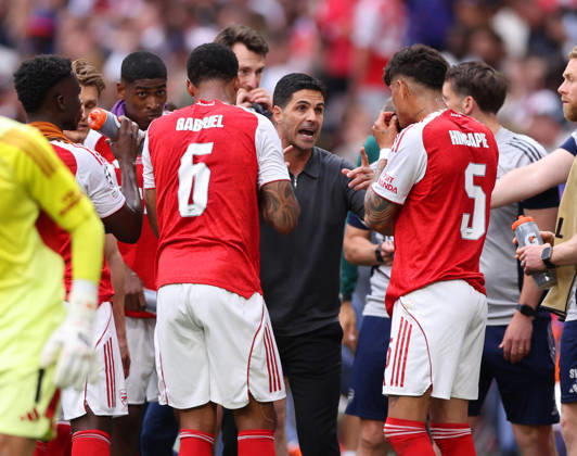 Budapest, Hungary, 30th May 2026. Mikel Arteta manager of Arsenal coaches his players during a drinks break during the Paris Saint Germain vs Arsenal UEFA Champions League Final match at Puskas Arena, Budapest. Picture credit should read: David Klein Sportimage EDITORIAL USE ONLY. No use with unauthorised audio, video, data, fixture lists, club league logos or live services. Online in-match use limited to 120 images, no video emulation. No use in betting, games or single club league player publications. SPI_088_DK_PSG_Arsenal SPI-4828-0087