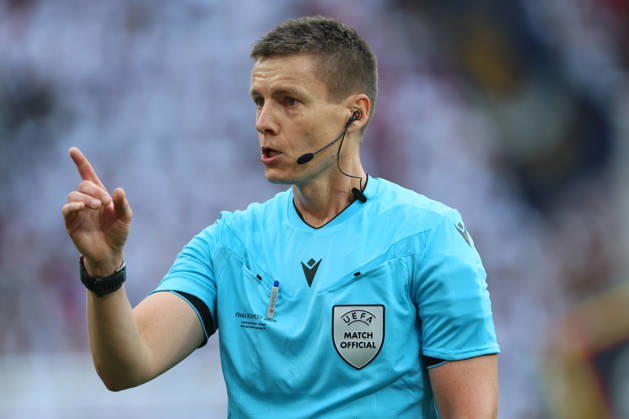 Paris Saint-Germain v Arsenal FC - UEFA Champions League Final 2026 Referee Daniel Siebert pointing during the UEFA Champions League Final 2026 match between Paris Saint-Germain and Arsenal FC at Puskas Arena on May 30, 2026 in Budapest, Hungary. WARNING! This Photograph May Only Be Used For Newspaper And Or Magazine Editorial Purposes. May Not Be Used For Publications Involving 1 player, 1 Club Or 1 Competition Without Written Authorisation From Football DataCo Ltd. For Any Queries, Please Contact Football DataCo Ltd on +44 (0) 207 864 9121 Budapest Puskas Arena Hungary Hungary Copyright: xAllstarxPicturexLibraryxLtdx