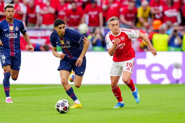 Paris Saint-Germain v Arsenal FC - UEFA Champions League Final 2026 Achraf Hakimi of Paris Saint-Germain FC competes for the ball with Leandro Trossard of Arsenal FC during the UEFA Champions League Final match between Paris Saint-Germain FC and Arsenal FC at Puskas Arena on May 30, 2026 in Budapest, Hungary Budapest Puskas Arena Hungary Hungary Copyright: xGiuseppexMaffiax 260528UCLFinal_PSG-Arsenal_GM_04686