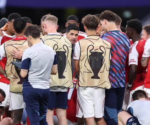 Budapest, Hungary, 30th May 2026. Mikel Arteta manager of Arsenal looks at Max Dowman of Arsenal during his pre extra time talk during the Paris Saint Germain vs Arsenal UEFA Champions League Final match at Puskas Arena, Budapest. Picture credit should read: David Klein Sportimage EDITORIAL USE ONLY. No use with unauthorised audio, video, data, fixture lists, club league logos or live services. Online in-match use limited to 120 images, no video emulation. No use in betting, games or single club league player publications. SPI_126_DK_PSG_Arsenal SPI-4828-0125