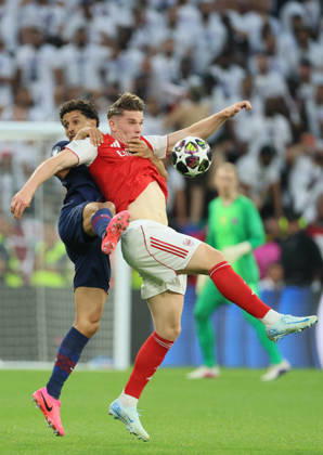 Paris Saint-Germain v Arsenal FC - UEFA Champions League Final 2026 Marquinhos of Paris Saint-Germain and Viktor Gyokeres of Arsenal challenge during the UEFA Champions League Final 2026 match between Paris Saint-Germain and Arsenal FC at Puskas Arena on May 30, 2026 in Budapest, Hungary. WARNING! This Photograph May Only Be Used For Newspaper And Or Magazine Editorial Purposes. May Not Be Used For Publications Involving 1 player, 1 Club Or 1 Competition Without Written Authorisation From Football DataCo Ltd. For Any Queries, Please Contact Football DataCo Ltd on +44 (0) 207 864 9121 Budapest Puskas Arena Hungary Hungary Copyright: xAllstarxPicturexLibraryxLtdx