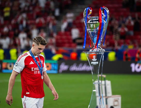 260530 Viktor Gyökeres of Arsenal looks dejected as he passes the trophy after the UEFA Champions League final match between Paris Saint Germain and Arsenal on May 30, 2026 in Budapest Photo Maxim Thorà BILDBYRAN kod MT MT1056 fotboll football soccer fotball uefa champions league champions league paris saint germain arsenal bbeng interiör depp Copyright: MAXIMxTHORE BB260530MT303