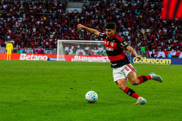RECORD DATE NOT STATED Flamengo and Coritiba, for the 18th round of the Brazilian championship. Rio de Janeiro (RJ) 05 30 2026 - Flamengo Coritiba Brasilerao Maracana - Ayrton Lucas, Flamengo player, in the match between Flamengo and Coritiba, for the 18th round of the Brazilian championship, on the afternoon of this Saturday (30), at the Maracana stadium, in Rio de Janeiro.(Foto: Lucas Simonin Gomes Thenews2 imago images) SPO Copyright: xLucasxSimoninxGomesx