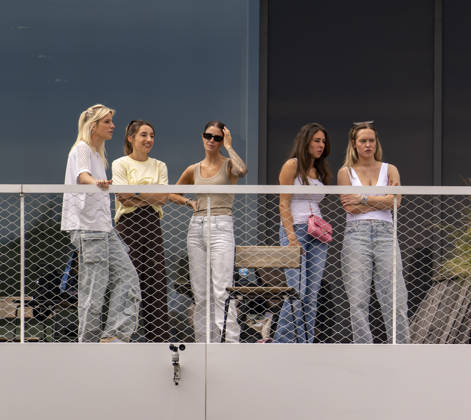 01 06 2026, Football, DFB national team Germany, last training session before departure to the USA for the 2026 World Cup, at the DFB Campus in Frankfurt am Main The wives of the national team players watch the last training session from the balcony at the training ground, from left Sina Groß, wife of Pascal Groß Germany , Lena Wurzenberger, wife of national coach Julian Nagelsmann Germany , Lina Kimmich, wife of Joshua Kimmich Germany , Tanja Undav, wife of Deniz Undav Germany , Eileen, girlfriend of goalkeeper Alexander Nübel Germany ,