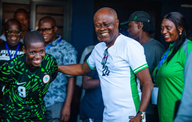 Nigeria v Guinea - 2026 FIFA U-17 Women s World Cup Qualifier Chidera Harmony Chidi, Nigeria s Captain (left), is congratulated by Kunle Soname, the owner of Remo Stars FC, during Nigeria s U-17 women s national team, Nationalteam the Flamingos, 6-0 (11-0 aggregate) victory over Guinea U-17 in the second leg of the 2026 FIFA U-17 Women s World Cup Qualifier at Remo Stadium in Ikenne, Ogun State, Nigeria, on May 31, 2026. The victory advances Nigeria to the final round of the qualifiers for the 2026 FIFA U-17 Women s World Cup in Morocco. Ikenne Nigeria  Copyright: xAdekunlexAjayix originalFilename:ajayi-notitle260531_npolo