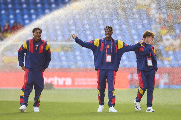 Spain v Iraq - International Friendly, Länderspiel, Nationalmannschaft LA CORUNA, SPAIN - JUNE 04: Lamine Yamal and Nico Williams of Spain looks on prior an international friendly match between Spain and Iraq at Abanca-Riazor Stadium on June 04, 2026 in La Coruna, Spain. (Photo by Diego Simon Photo Players Images Magara Press) La Coruna Abanca Riazor Stadium Spain Copyright: xDiegoxSimonx