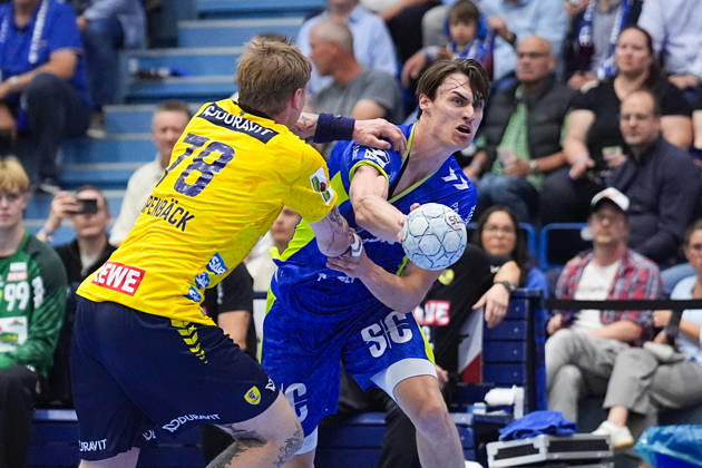 07 06 2026, xydrx, Handball, 1 HBL, VfL Gummersbach Rhein Neckar Löwen, Schwalbe Arena Edwin Aspenbaeck Rhein Neckar Loewen, 78 in duel against Miro Schluroff VfL Gummersbach, 15 Copyright: HMBxMedia YannisxDreimann