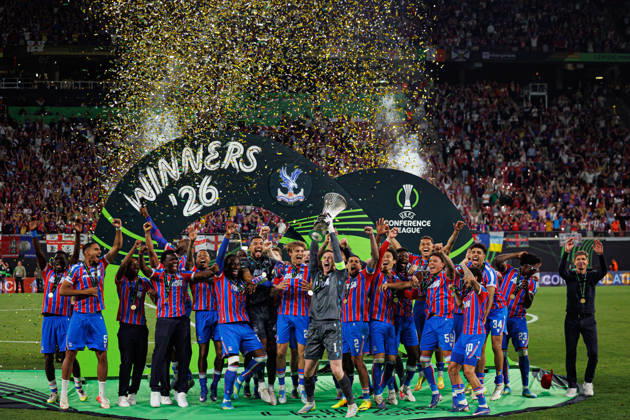 Players of Crystal Palace seen celebrating with trophy during UEFA Conference League 2026 final game between teams of Crystal Palace FC and Rayo Vallecano de Madrid (Maciej Rogowski Ball Raw Images) Leipzig Red Bull Arena Germany Copyright: xMaciejxRogowskix maciejrogowski_conferenceleaguefinal_2526_crystalpalace_rayovallecano-204