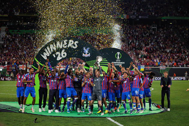Players of Crystal Palace seen celebrating with trophy during UEFA Conference League 2026 final game between teams of Crystal Palace FC and Rayo Vallecano de Madrid (Maciej Rogowski Ball Raw Images) Leipzig Red Bull Arena Germany Copyright: xMaciejxRogowskix maciejrogowski_conferenceleaguefinal_2526_crystalpalace_rayovallecano-206