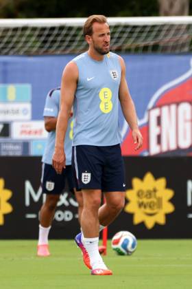 Harry Kane during a training session England Team Training, 2026 FIFA World Cup, WM, Weltmeisterschaft, Fussball Football, Palm Beach Gardens, Palm Beach, Florida, USA - 09 Jun 2026Florida Florida Blue Training Centre United States of America EDITORIAL USE ONLY No use with unauthorised audio, video, data, fixture lists, club league logos or live services. Online in-match use limited to 120 images, no video emulation. No use in betting, games or single club league player publications.  Copyright: xChrisxArjoon Shutterstockx 16918901af