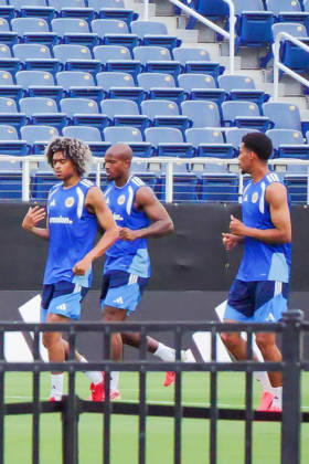 June 9, 2026, Boca Raton, Fl, USA: Members of the CuraoÂßao squad warm up during a closed practice at FAU Stadium in Boca Raton, Florida, on Tuesday. The team is preparing for its FIFA World Cup, WM, Weltmeisterschaft, Fussball debut, opening Group E against Germany. Boca Raton USA - ZUMAc343 20260609_znp_c343_006 Copyright: xChrisxBeckettx