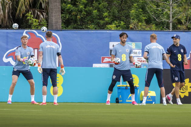 FIFA World Cup, WM, Weltmeisterschaft, Fussball 2026 preparations - England training session England s goalkeeper Jordan Pickford (L) and teammates attend a training session in Palm Beach Gardens, Florida, USA, 09 June 2026. England are drawn in Group L of the upcoming FIFA World Cup 2026 starting on 11 June 2026 and running until 19 July 2026. PALM BEACH GARDENS FLORIDA United States  Copyright: xCRISTOBALxHERRERA-ULASHKEVICHx