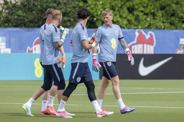 FIFA World Cup, WM, Weltmeisterschaft, Fussball 2026 preparations - England training session Goalkeeper Jordan Pickford (R) of England and his teammates arrive to take part in a training session in Palm Beach Gardens, Florida, USA, 09 June 2026. England are drawn in Group L of the upcoming FIFA World Cup 2026 starting on 11 June 2026 and running until 19 July 2026. PALM BEACH GARDENS FLORIDA United States  Copyright: xCRISTOBALxHERRERA-ULASHKEVICHx