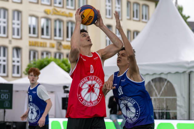duel between Jules Rambaut Team Toulouse, 0 and Elias Koeppen Team New Delhi, 38 Innside 3x3 Circus, basketball, group phase, D Sports, 13 06 2026 Innside 3x3 Circus, basketball, group phase, D Sports, 13 06 2026 Duesseldorf Copyright: xEibner-Pressefoto ThomasxHaeslerx EP_THR