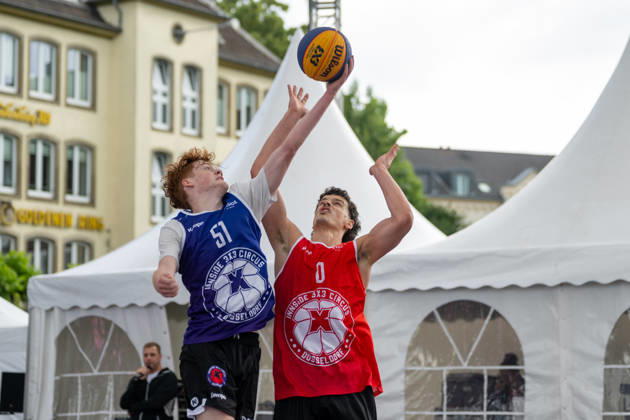 duel between Frederic Kraass Team New Delhi, 51 and Jules Rambaut Team Toulouse, 0 Innside 3x3 Circus, basketball, group phase, D Sports, 13 06 2026 Innside 3x3 Circus, basketball, group phase, D Sports, 13 06 2026 Duesseldorf Copyright: xEibner-Pressefoto ThomasxHaeslerx EP_THR