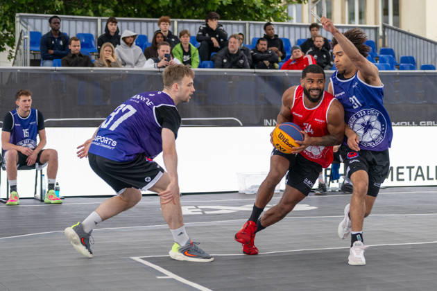 Duel between Marvin Momo Heckel Team Bochum, 34 and Emanuel Aloys Mpacko Team Hannover, 31 Innside 3x3 Circus, Basketball, Group Phase, D Sports, 13 06 2026 Innside 3x3 Circus, Basketball, Group Phase, D Sports, 13 06 2026 Duesseldorf Copyright: xEibner-Pressefoto ThomasxHaeslerx EP_THR