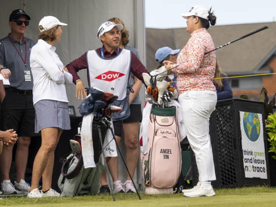 MIDLAND, MI - JUNE 13: Angel Yin speaks with her teammate Juli Inkster during round three of the LPGA, Golf Damen Dow Championship on June 13, 2026, at Midland Country Club in Midland, Michigan. (Photo by Joseph Weiser Icon Sportswire) GOLF: JUN 13 LPGA Dow Championship EDITORIAL USE ONLY Icon2606130053