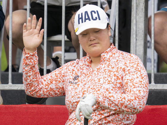 MIDLAND, MI - JUNE 13: Angel Yin waves to the crowd during round three of the LPGA, Golf Damen Dow Championship on June 13, 2026, at Midland Country Club in Midland, Michigan. (Photo by Joseph Weiser Icon Sportswire) GOLF: JUN 13 LPGA Dow Championship EDITORIAL USE ONLY Icon2606130063