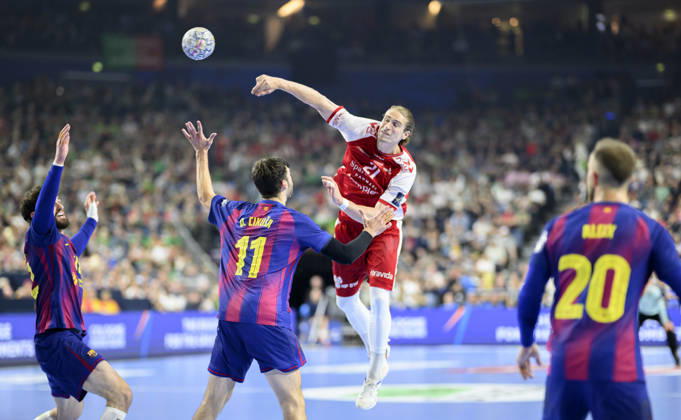 from l Djordje CIKUSA JILICIC Barca , Juri Knorr AH , Aleix GOMEZ Barca throw, action semi-final Aalborg Handbold AH vs Barca, on 13 06 2026 Men Handball EHF Champions League Final4 2026, from 13 06 14 06 2026 in Cologne Germany Lanxess Arena