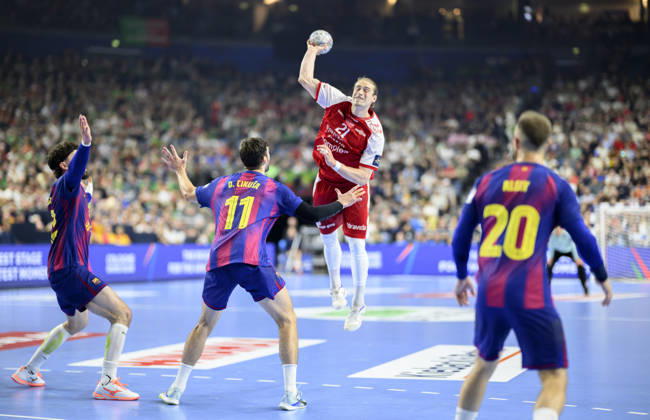from l Djordje CIKUSA JILICIC Barca , Juri Knorr AH , Aleix GOMEZ Barca throw, action semi-final Aalborg Handbold AH vs Barca, on 13 06 2026 Men Handball EHF Champions League Final4 2026, from 13 06 14 06 2026 in Cologne Germany Lanxess Arena