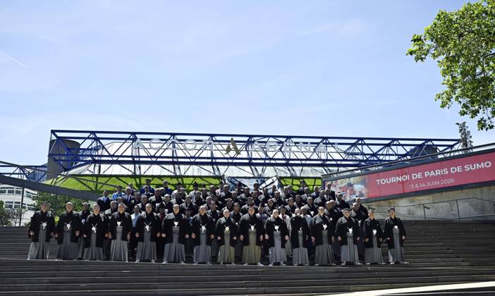 Sumo: Paris tournament Sumo wrestlers pose for a photo ahead of the opening of a two-day sumo tournament at Accor Arena in Paris on June 13, 2026.  A14AA0005618586P