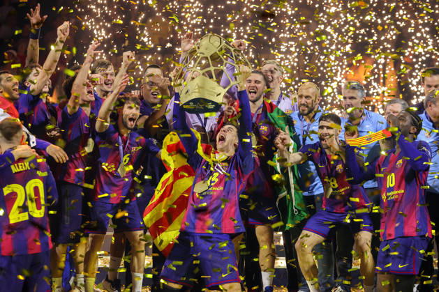 14 06 2026, xtgx, Handball, EHF Champions League Final, FC Barcelona Füchse Berlin v l Award ceremony trophy Barcelona cheering about the victory, cheering after the end of the match Cologne