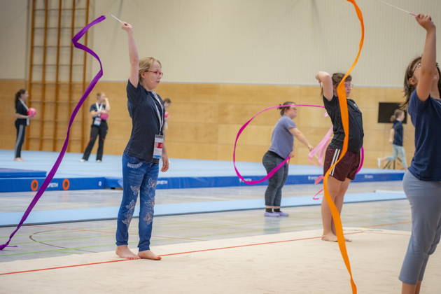 The Special Olympics National Games start on Monday 15 6 2026 in Saarland In the Kreisspoethalle Dillingen, the free training sessions for gymnasts start, here in rhythmic gymnastics and apparatus gymnastics Athletes from Magdeburg from the Elbe Sports Club are training here bub