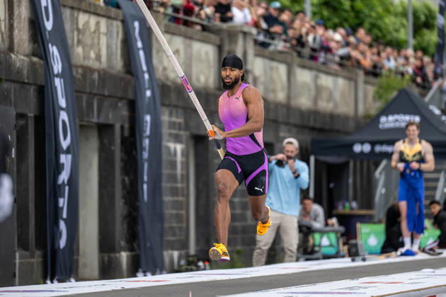 Flight Circus Düsseldorf, Germany June 15, 2026 DÜSSELDORF, GERMANY JUNE 15 LITA BAEHRE Bo Kanda GER, Düsseldorf Athletics during the Flight Circus in Düsseldorf on June 15, 2026 in Düsseldorf, Germany,detected_source_language Copyright: xBEAUTIFULxSPORTS PeterxWeberx
