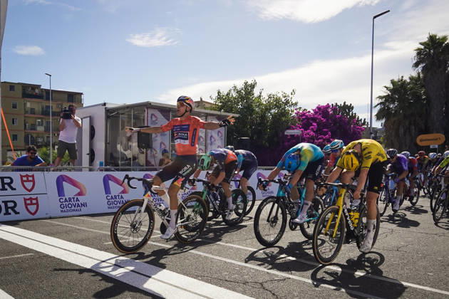 Italy s Davide Donati of Red Bull - Bora - Hansgrohe Rookies stage winner during Stage 2 of the Giro Next Generation from Tropea to Crotone Italy, June 15, 2026  Copyright: xMassimoxPaolone LaPressex
