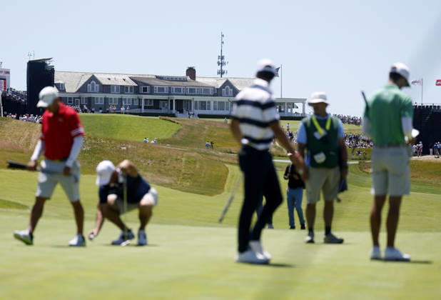 Players putt on the 14th green while playing a practice round on the Monday before the 126th U.S. Open Golf Championship at Shinnecock Hills Golf Club on Monday, June 15, 2026 in Southampton, New York.  NYP20260615302 JOHNxANGELILLO