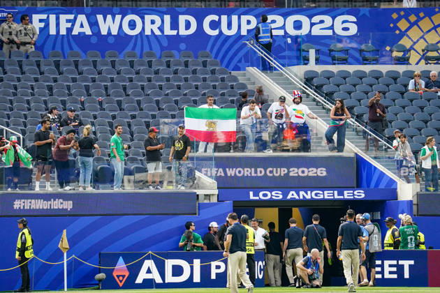 USA Soccer 2026 FIFA World Cup Group Stage Group G Iran vs. New Zealand SoFi Stadium, Inglewood, Los Angeles County, California Fans and members of the Iranian diaspora display historic Iranian flags featuring the lion and sun symbol during the pitch inspection ahead of the 2026 FIFA World Cup group stage match between Iran and New Zealand at SoFi Stadium,detected_source_language Copyright: xJOERANxSTEINSIEKx