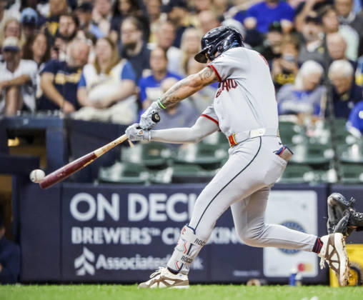 Cleveland Guardians shortstop Brayan Rocchio hits a ground ball to Milwaukee Brewers shortstop Cooper Pratt who was charged with an error on his throw to first base in the fourth inning of the MLB, Baseball Herren, USA game between the Cleveland Guardians and the Milwaukee Brewers at American Family Field in Milwaukee, Wisconsin on Tuesday, June 16, 2026.  MIL20260616807 TANNENxMAURY