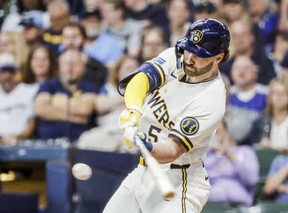 Milwaukee Brewers center fielder Garrett Mitchell hits a single in the fifth inning of the MLB, Baseball Herren, USA game between the Cleveland Guardians and the Milwaukee Brewers at American Family Field in Milwaukee, Wisconsin on Tuesday, June 16, 2026.  MIL20260616813 TANNENxMAURY