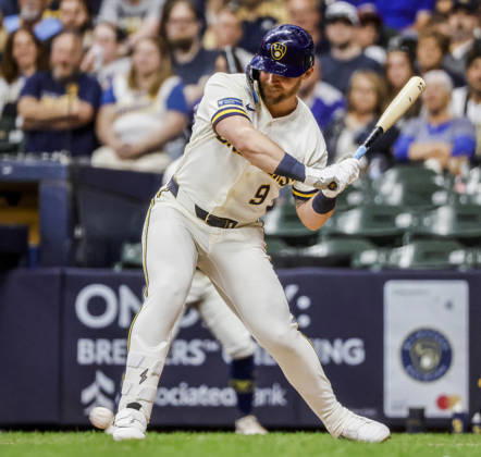 Milwaukee Brewers right fielder Jake Bauers is hits in the foot by a pitch thrown by Cleveland Guardians relief pitcher Colin Holderman in the sixth inning of the MLB, Baseball Herren, USA game between the Cleveland Guardians and the Milwaukee Brewers at American Family Field in Milwaukee, Wisconsin on Tuesday, June 16, 2026.  MIL20260616817 TANNENxMAURY