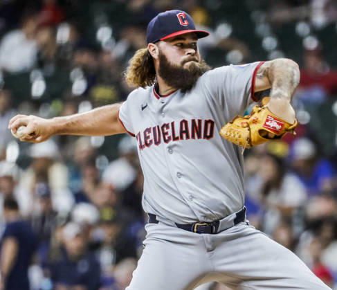 Cleveland Guardians relief pitcher Hunter Gaddis throws in the seventh inning of the MLB, Baseball Herren, USA game between the Cleveland Guardians and the Milwaukee Brewers at American Family Field in Milwaukee, Wisconsin on Tuesday, June 16, 2026.  MIL20260616820 TANNENxMAURY