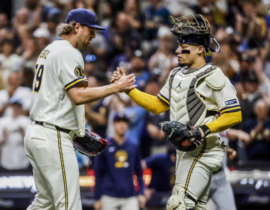Milwaukee Brewers closing pitcher Trevor Megill (L) and Milwaukee Brewers catcher William Contreras (R) celebrate after the final out in the ninth inning of the MLB, Baseball Herren, USA game between the Cleveland Guardians and the Milwaukee Brewers at American Family Field in Milwaukee, Wisconsin on Tuesday, June 16, 2026. The Brewers beat the Guardians 2-1.  4MIL20260616824 TANNENxMAURY