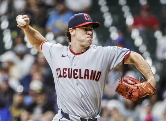 Cleveland Guardians relief pitcher Matt Festa throws in the eighth inning of the MLB, Baseball Herren, USA game between the Cleveland Guardians and the Milwaukee Brewers at American Family Field in Milwaukee, Wisconsin on Tuesday, June 16, 2026. The Brewers beat the Guardians 2-1.  MIL20260616822 TANNENxMAURY