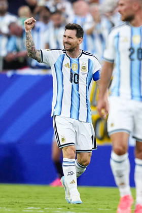 Football: 2026 World Cup Argentina s Lionel Messi (L) celebrates after scoring the opening goal in the first half of a World Cup Group J football match against Algeria at Kansas City Stadium in Kansas City, Missouri, on June 16, 2026.  A14AA0005619110P