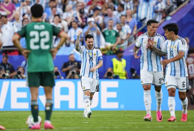 Football: 2026 World Cup Argentina s Lionel Messi (2nd from L) celebrates after scoring the opening goal in the first half of a World Cup Group J football match against Algeria at Kansas City Stadium in Kansas City, Missouri, on June 16, 2026.  A14AA0005619113P
