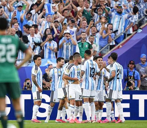 Football: 2026 World Cup Argentina s Lionel Messi (2nd from L) is congratulated by teammates after scoring the opening goal in the first half of a World Cup Group J football match against Algeria at Kansas City Stadium in Kansas City, Missouri, on June 16, 2026.  A14AA0005619114P