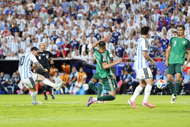 Football: 2026 World Cup Argentina s Lionel Messi (far L) scores a hat-trick in the second half of a World Cup Group J football match against Algeria at Kansas City Stadium in Kansas City, Missouri, on June 16, 2026.  A14AA0005619126P