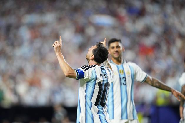 Football: 2026 World Cup Argentina s Lionel Messi (L) celebrates after scoring a hat-trick in the second half of a World Cup Group J football match against Algeria at Kansas City Stadium in Kansas City, Missouri, on June 16, 2026.  A14AA0005619130P