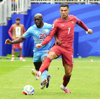 Football: 2026 World Cup Portugal s Cristiano Ronaldo (R) and Congo DR s Yoane Wissa vie for the ball in the second half of a World Cup Group K football match at Houston Stadium in Houston, Texas, on June 17, 2026.  A14AA0005619245P