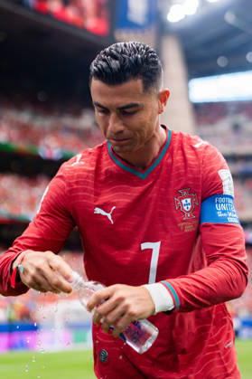 2026 FIFA World Cup, Group K, Match 1, Portugal vs. DR Congo, June 17, 2026, at NRG Stadium in Houston, Texas. Cristiano Ronaldo drinks water from a water bottle.,detected_source_language Copyright: xBahhoxKarax