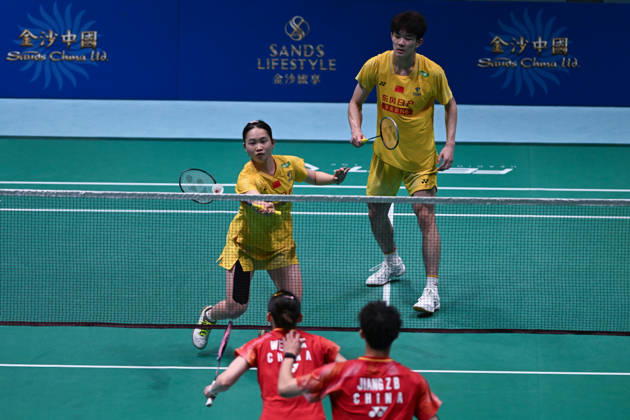 MACAO, CHINA - JUNE 19: Li Hongyi and Huang Kexin of China compete in the Mixed Doubles Quarterfinal match against Jiang Zhenbang and Wei Yaxin of China on day 4 of Macao Open Badminton 2026 at Macao East Asian Games Dome on June 19, 2026 in Macau, China.  Copyright: xVCGx 111649290095