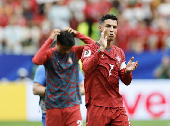 Football: 2026 World Cup Portugal s Cristiano Ronaldo (7) acknowledges fans in the stand after his side defeated Uzbekistan 5-0 in a World Cup Group K football match at Houston Stadium in Houston on June 23, 2026.  A14AA0005620002P